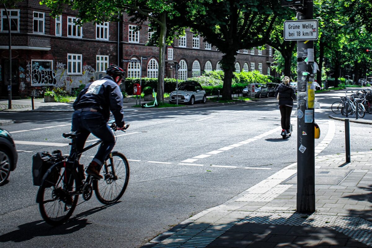 In der Bogenstraße ist mutmaßlich ein Radfahrer mit einem E-Scooter-Fahrer kollidiert. Symbolfoto: Christiane Tauer