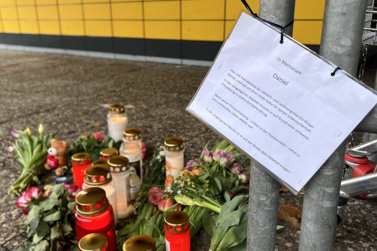 Vor der Penny-Filiale in der Troplowitzstraße wird an einen obdachlosen Mann erinnert. Foto: Alexis Milne