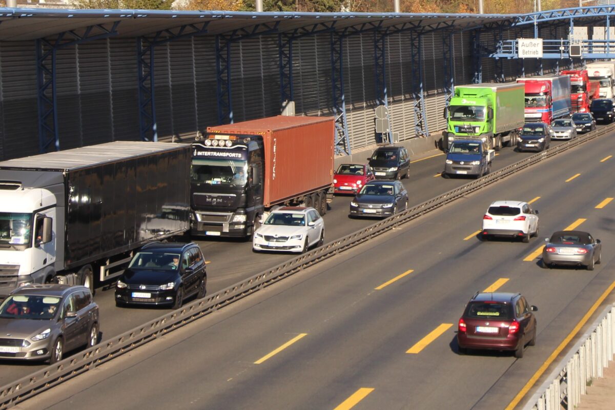 Sperrung auf der A7: Zwischen den Ausfahrten Heimfeld und Stellingen rollt dort am Wochenende weder Auto noch Lkw.