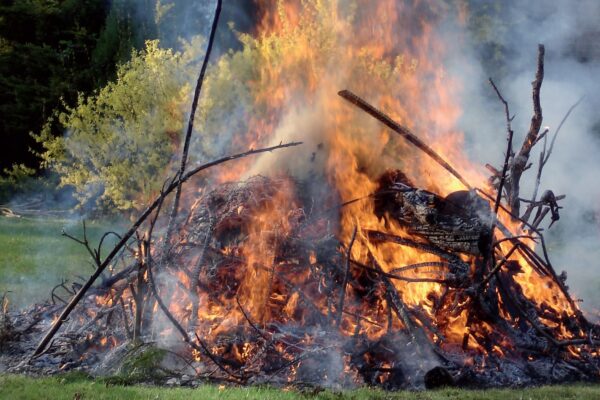 In Eimsbüttel sind in 2026 mehrere Osterfeuer geplant.