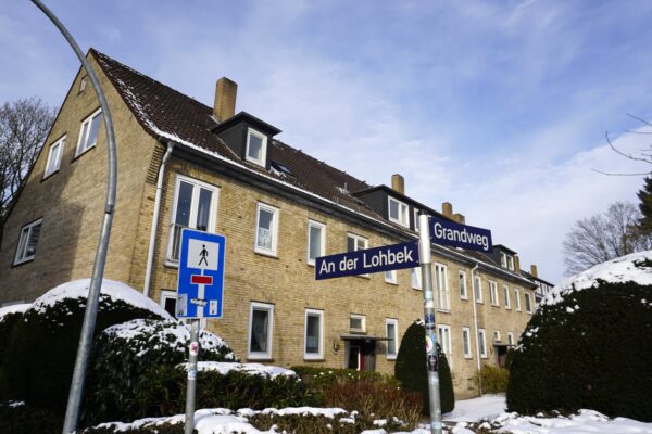 Diese Häuser in Lokstedt stehen seit 14 Jahren leer. Foto: Alexis Milne