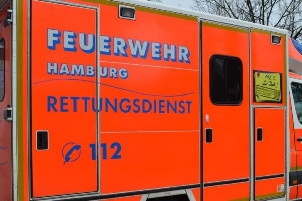 In der Nacht zu Mittwoch wurde die Feuerwehr nach Niendorf gerufen, zwei Personen wurden schwer verletzt. Symbolfoto: Margarita Illieva