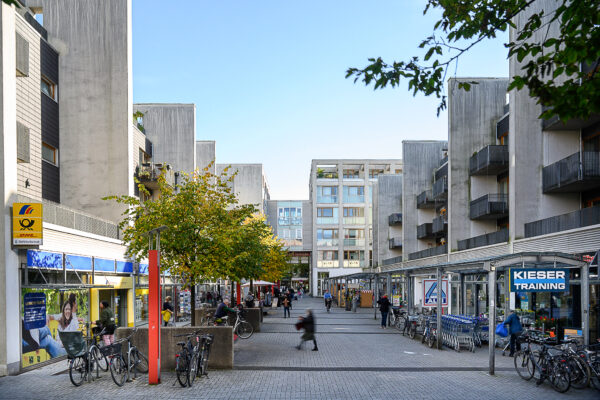 In den letzten Jahren haben sich die Karl-Schneider-Passagen verändert - nicht nur die Post und Aldi sind längst ausgezogen. Archivfoto: Rainer Wiemers