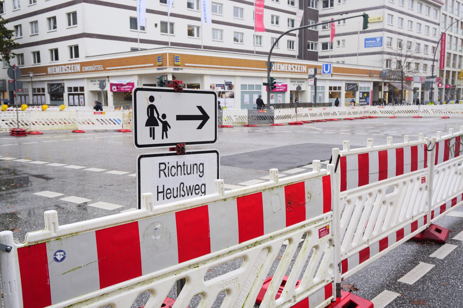 Die Bauarbeiten in der Osterstraße verzögern sich weiter. Woran liegts? Foto: Benedikt Hojenski