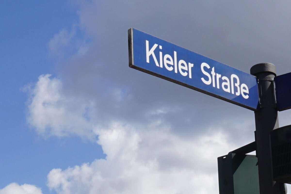 Auf der Kieler Straße kam es am Mittwoch zu einem schweren Verkehrsunfall. Symbolfoto: Frieda Stadtlander
