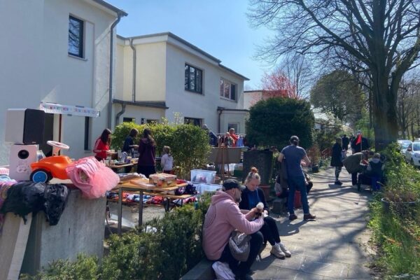 Nachbarschaftsflohmarkt in Vorgärten