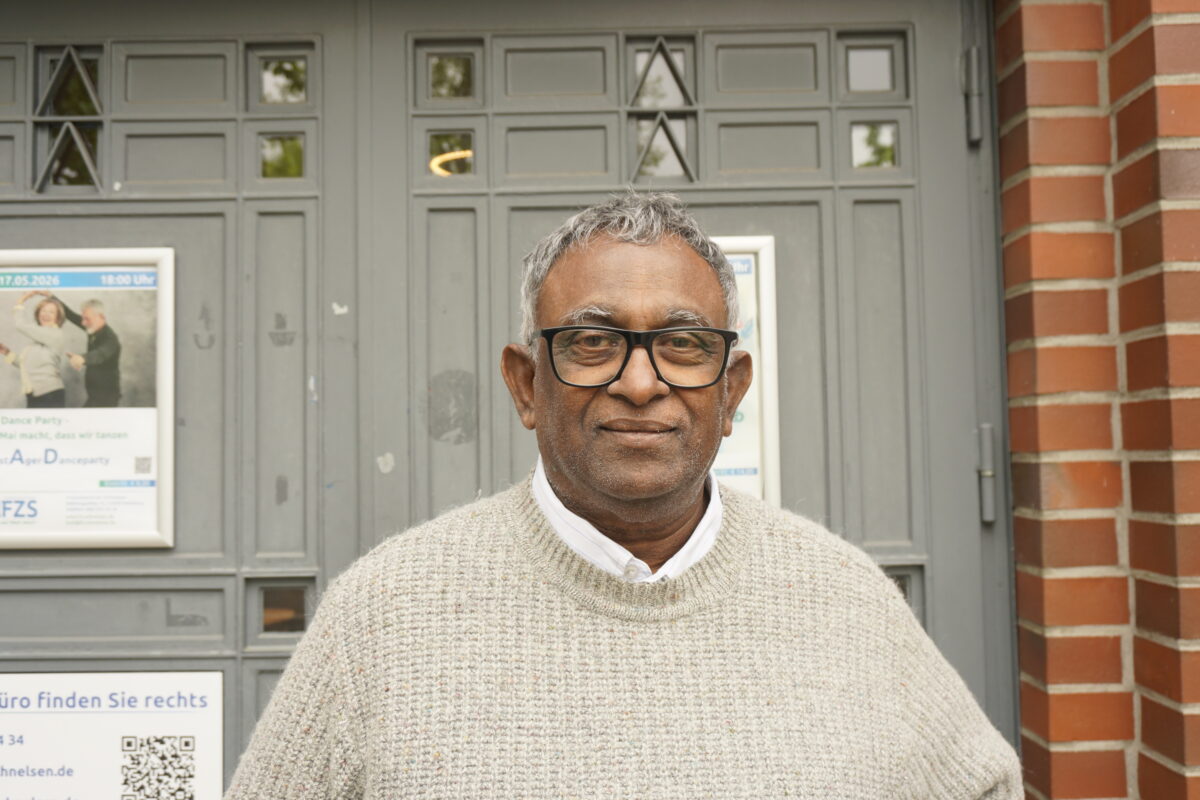Ananda Rupasinghe engagiert sich ehrenamtlich bei der Tafel Norderstedt. Foto: Ella Schinkel