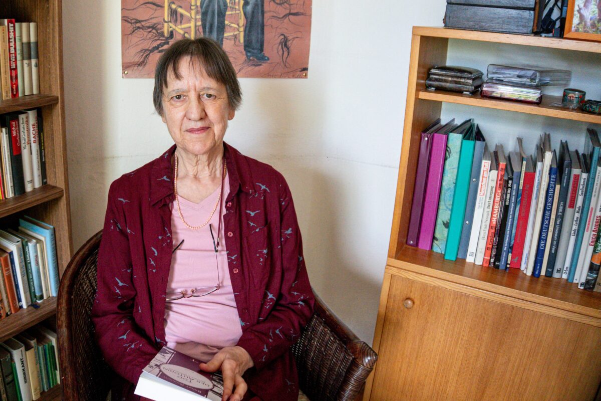 Die Eimsbuetteler Autorin Birgit Rabisch.