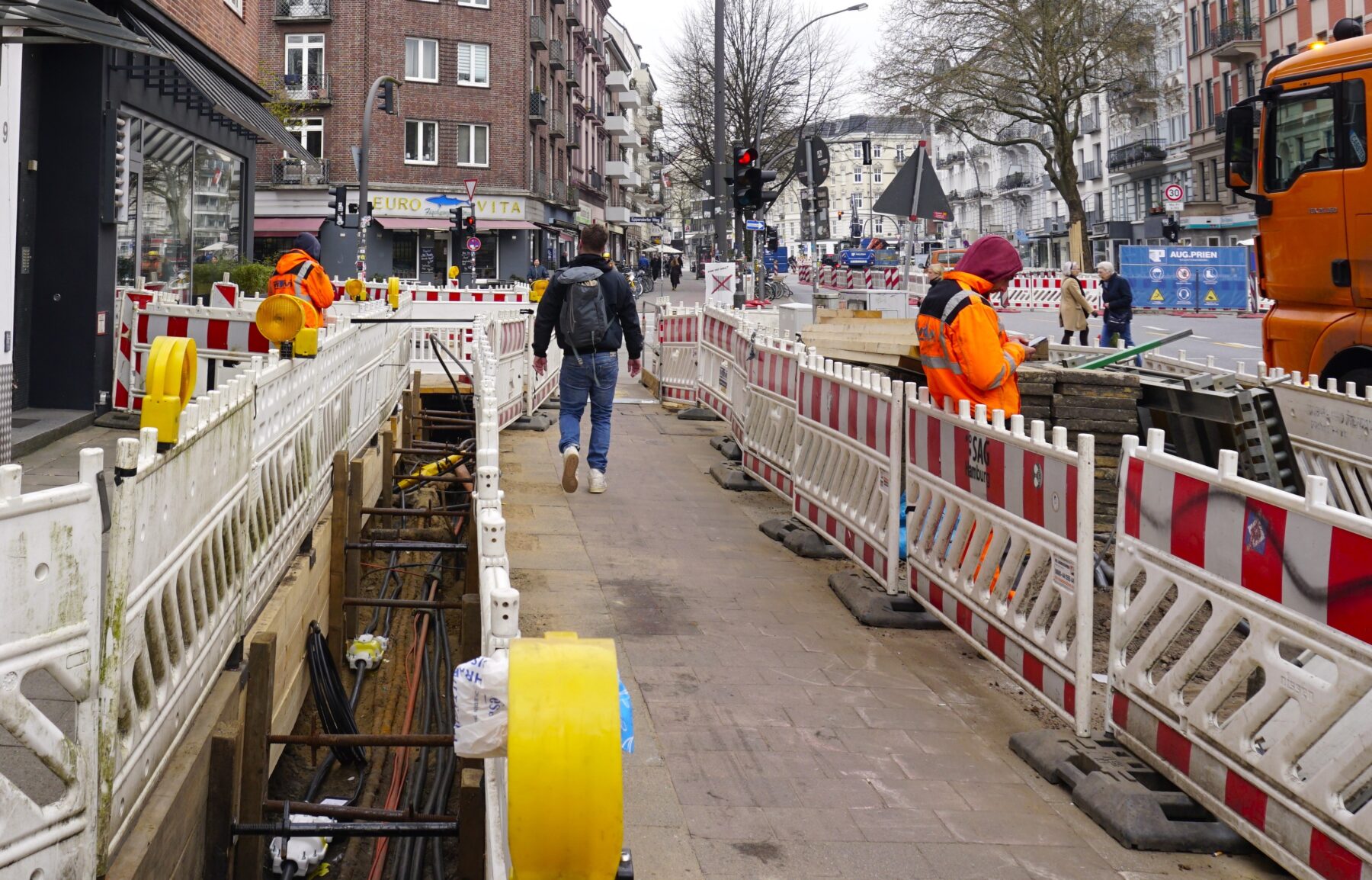 Die Fernwärmebaustelle in der Osterstraße verzuögert sich weiter. Die BUKEA gibt nun Einblicke in die Hintergründe zu den Verzögerungen. Archivfoto: Frieda Stadtlander