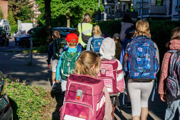 Die Zahl der Schülerinnen und Schüler an Hamburgs Grundschulen stagnieren. Symbolfoto: Julia Haas