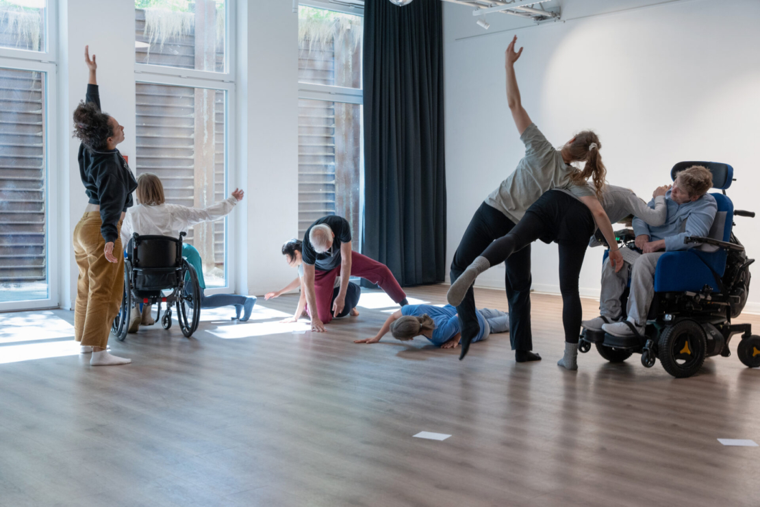 Am 20. Oktober findet Kontaktimprovisation für Tanzende mit und ohne Rollstuhl statt. 
Foto: Therese Walther