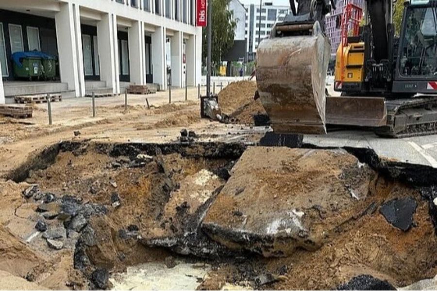 Am 30. September kam es in der Amsinckstraße zu einem Rohrbruch. Foto: Hamburg Wasser